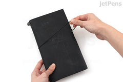 TRAVELER'S COMPANY TRAVELER'S notebook Starter Kit - Regular Size - Black Leather
