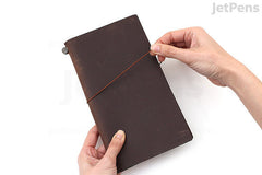 TRAVELER'S COMPANY TRAVELER'S notebook Starter Kit - Regular Size - Brown Leather